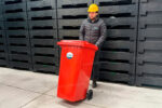 Bote de Basura 240 Lts. / 65 Galones color Rojo - Imagen 6