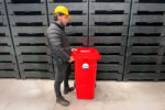 Bote de Basura 240 Lts. / 65 Galones color Rojo - Imagen 7