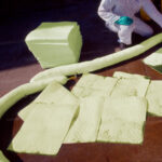 Kit Antiderrames Móvil 30 Galones con Contenedor de Plástico - Líquidos Agresivos HazMat - Imagen 4