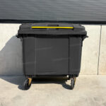 Contenedor de Basura 1100 Lts. / 290 Galones color Negro - Imagen 6